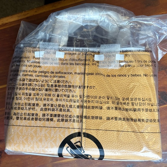 Michael Kors *NWT* FLORA MEDIUM SIGNATURE LOGO AND LEATHER SATCHEL - Picture 5 of 9